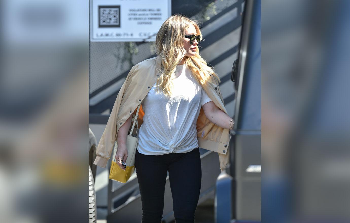 hilary duff baby bump a day of pampering pics 01