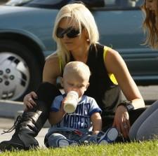 2009__11__full_gwen_stefani_06_wenn2646771 225&#215;223.jpg