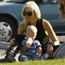 2009__11__full_gwen_stefani_06_wenn2646771 225×223.jpg