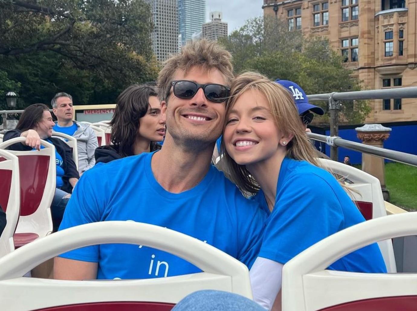 glen powells girlfriend unfollows his costar sydney sweeney break up rumors