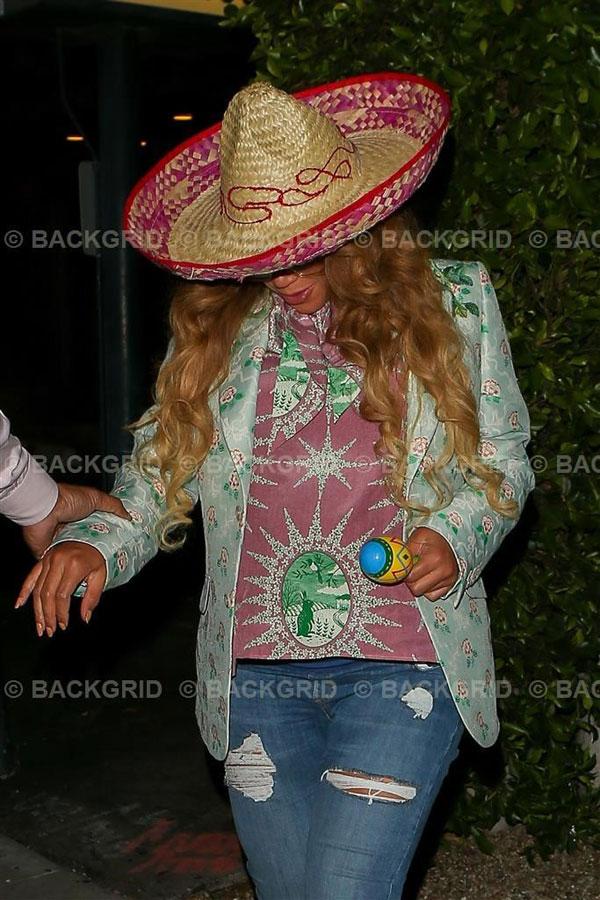 Pregnant beyonce celebrates cinco de mayo 10