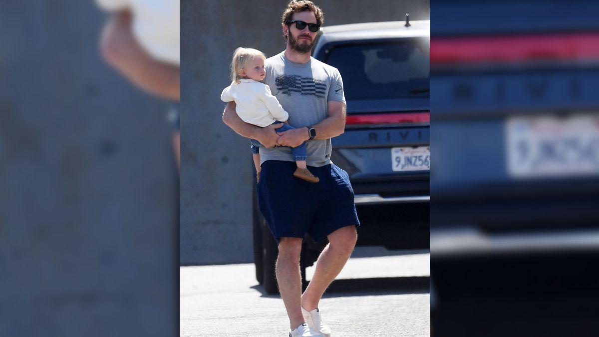 Image of Chris Pratt kept it casual as he showed off his patriotism in all American colors at the Fourth of July parade in Calif.