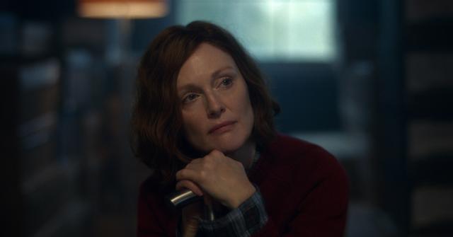 julianne moore examines anxiety big fan of therapy liseys story