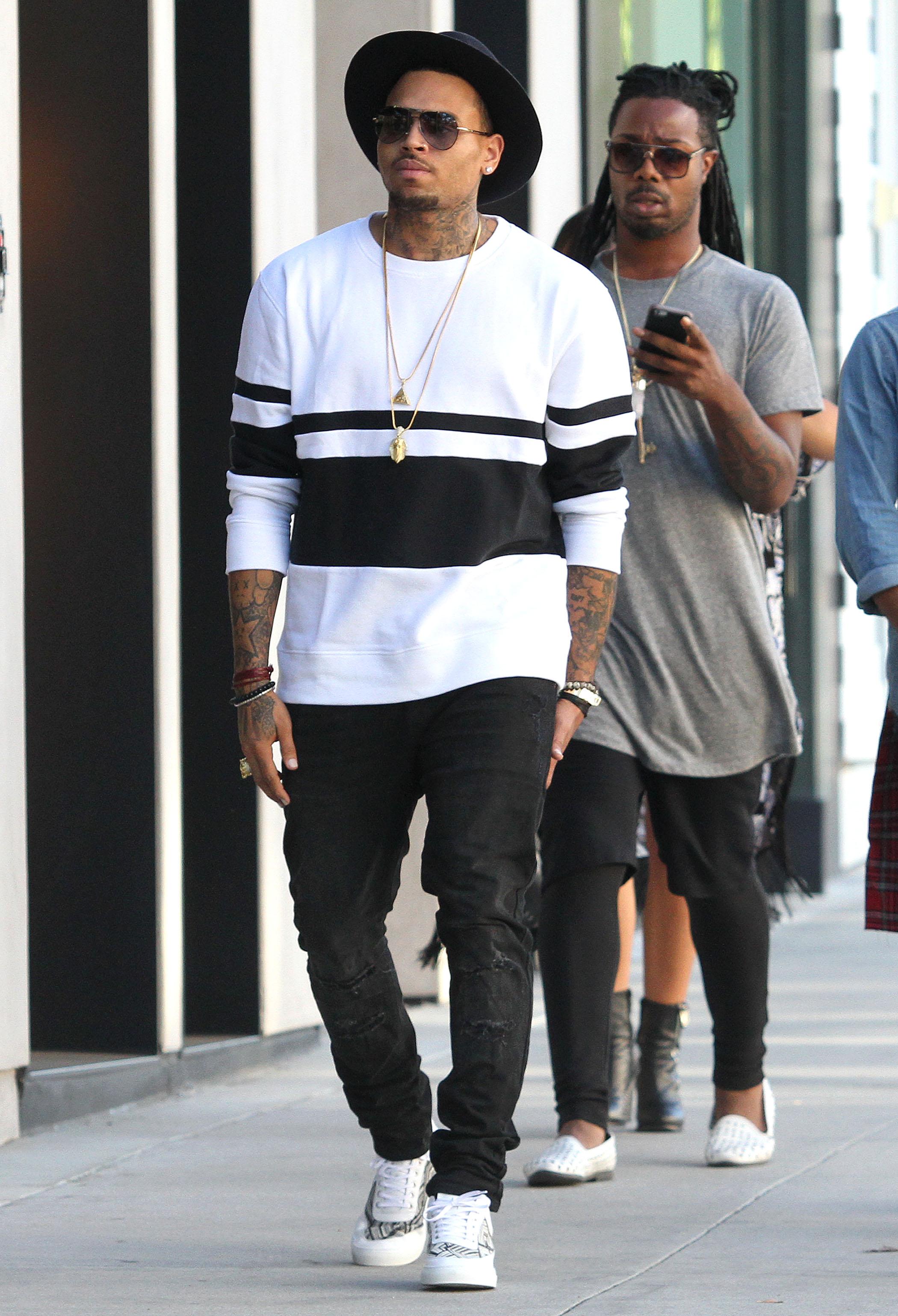 Chris Brown and girlfriend out for some shopping in Beverly Hills***NO DAILY MAIL SALES***