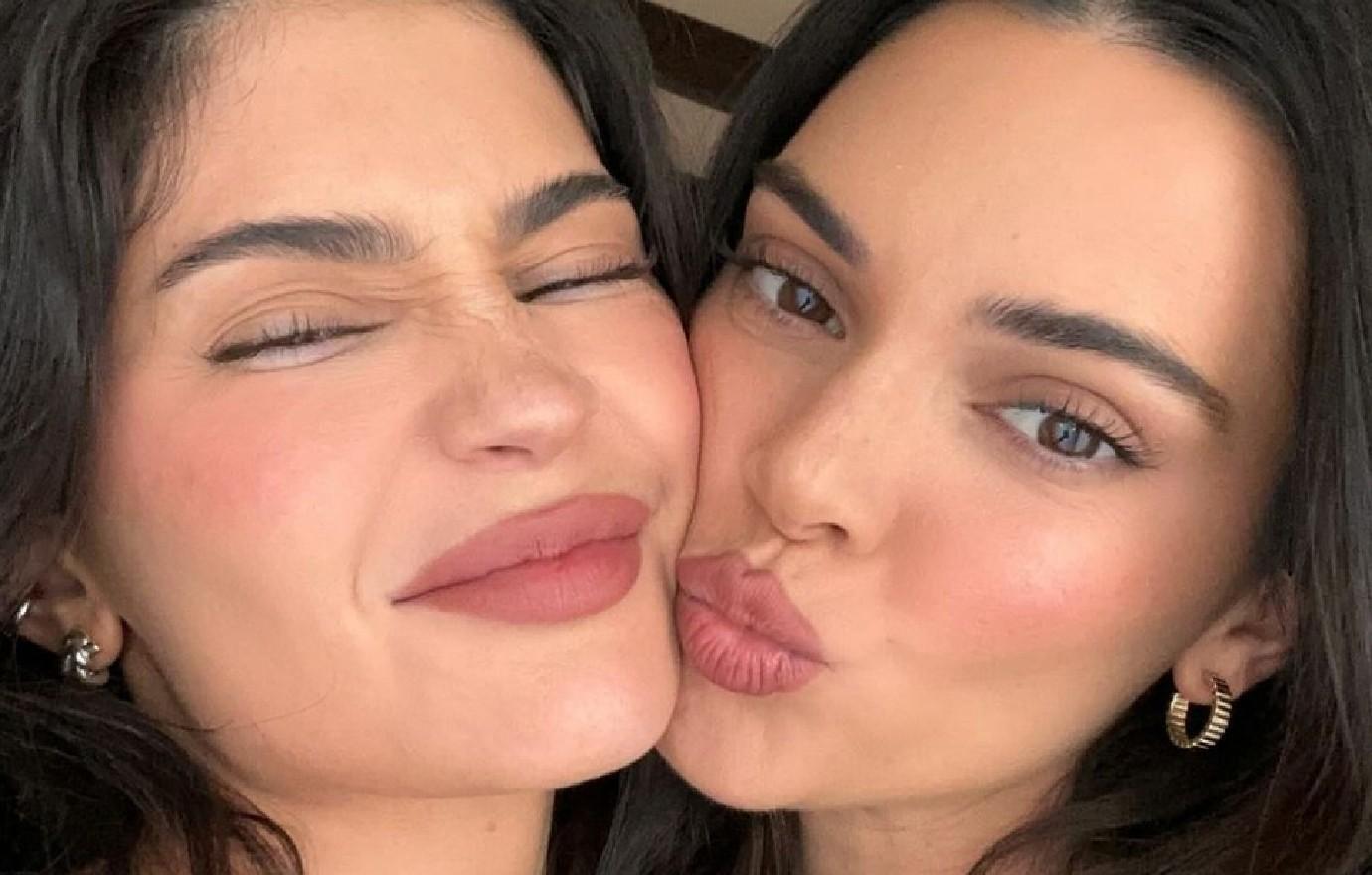 Kardashian fans poke fun at Kylie and Kendall after the famous sisters'  makeup bags are spotted at discount store