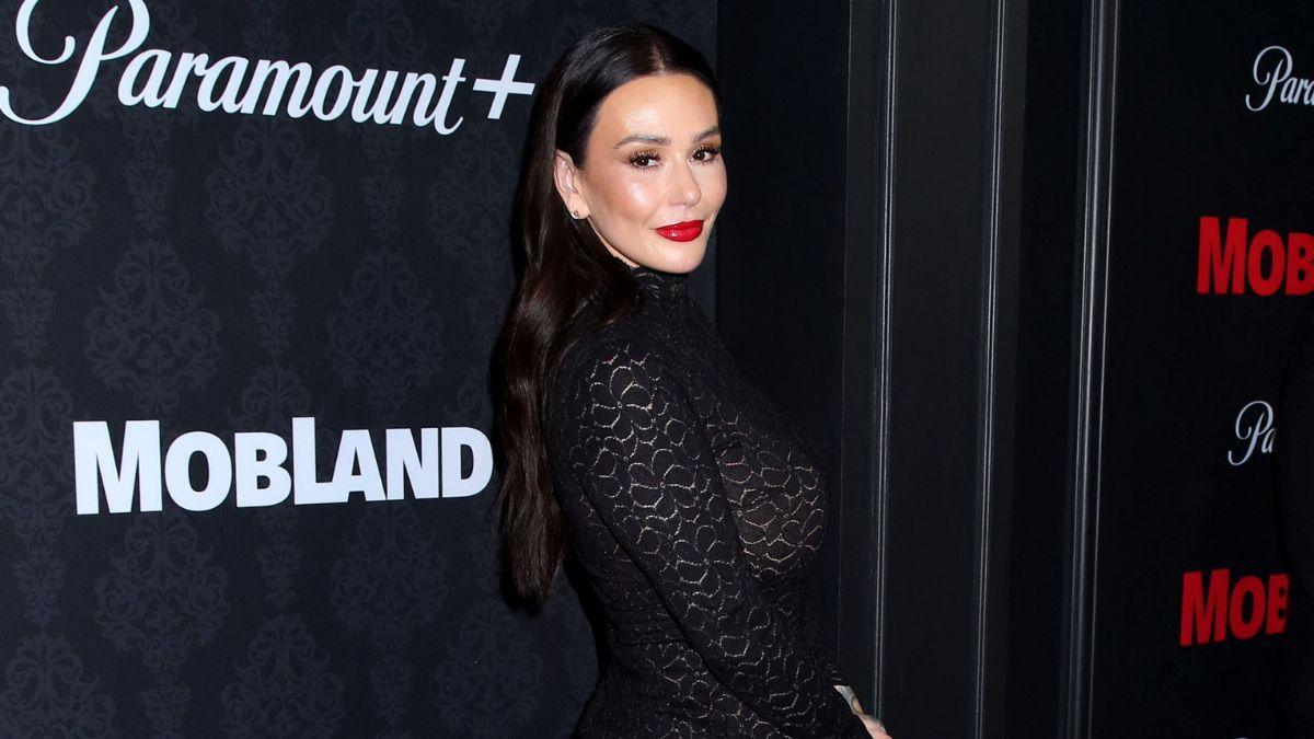 Image of Zack Carpinello and Jenni 'JWoww' Farley entered to a 'James Bond' song.