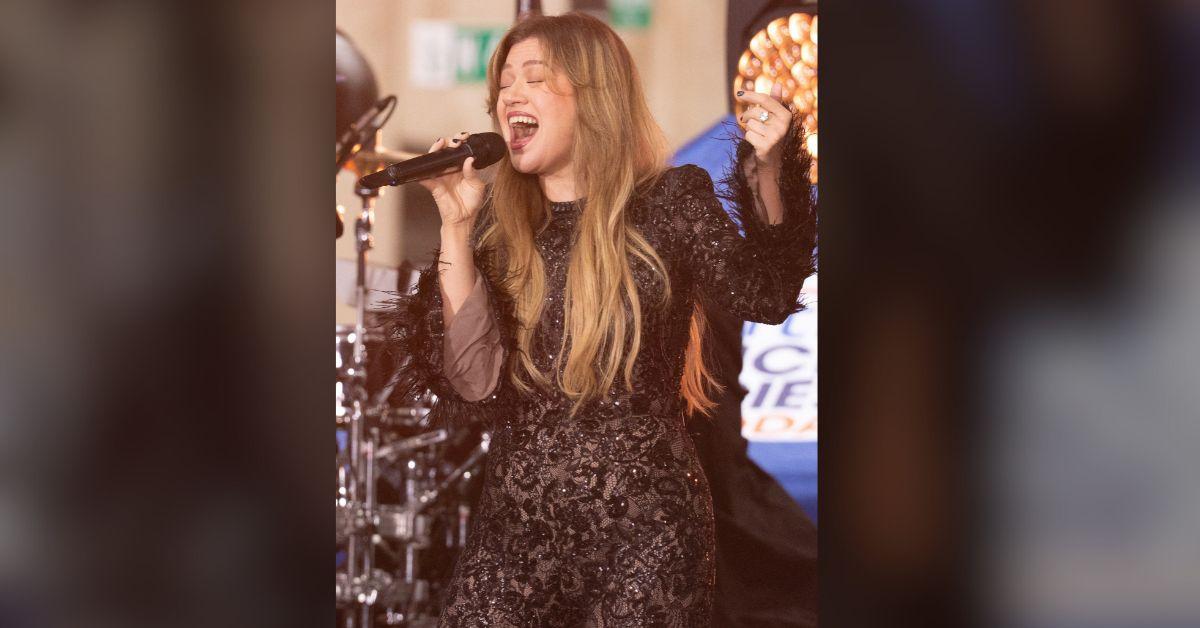 kelly clarkson emotional physical distress vegas show cancellations