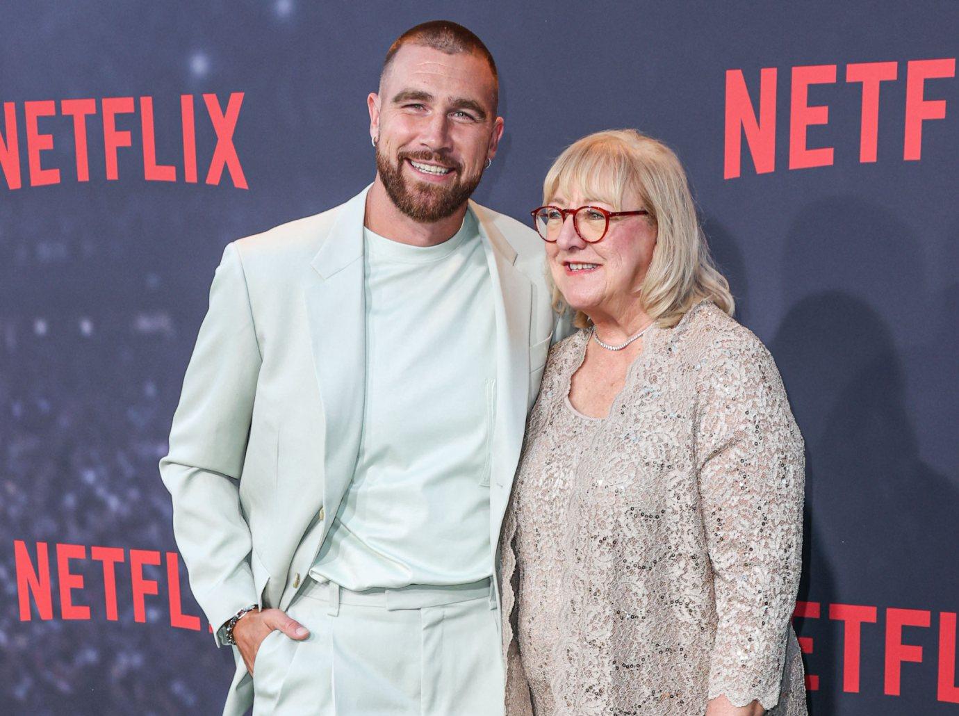 taylor swift travis kelce moms hug after cheifs win watch