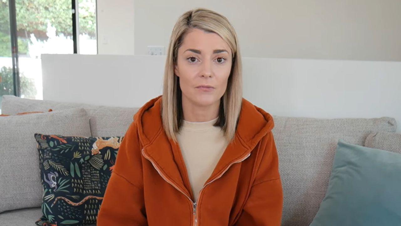 image of Grace Helbig is peparing to undergo surgery to remove brain tumors.
