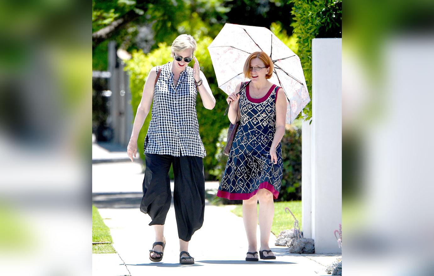 Jane lynch smiling with gf jennifer