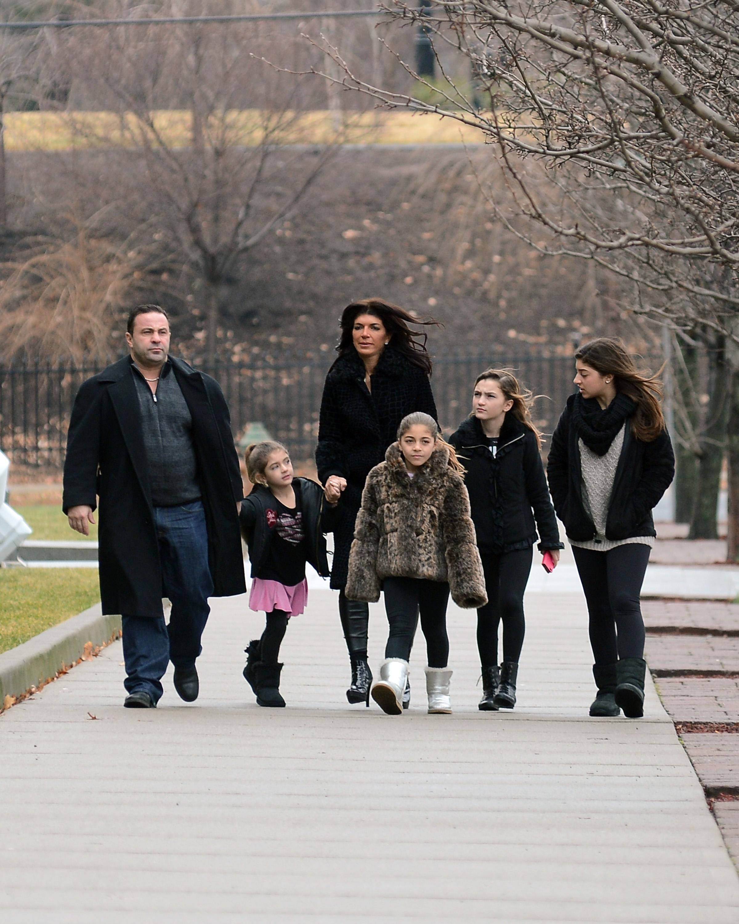 EXCLUSIVE: INF &#8211; Teresa Giudice and family visit church on her final day before going to prison