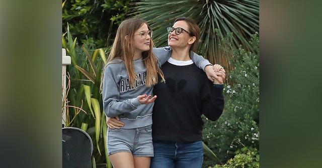 jennifer garner runs errands daughter violet after party ben affleck jennifer lopez