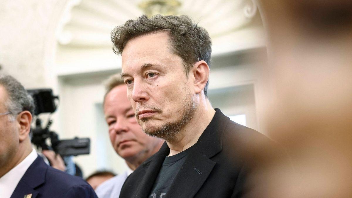 Image of Elon Musk’s banquet behavior dominated online conversation.