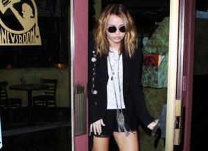 2010__09__2_Cyrus_Miley_Sept29a 300&#215;218.jpg