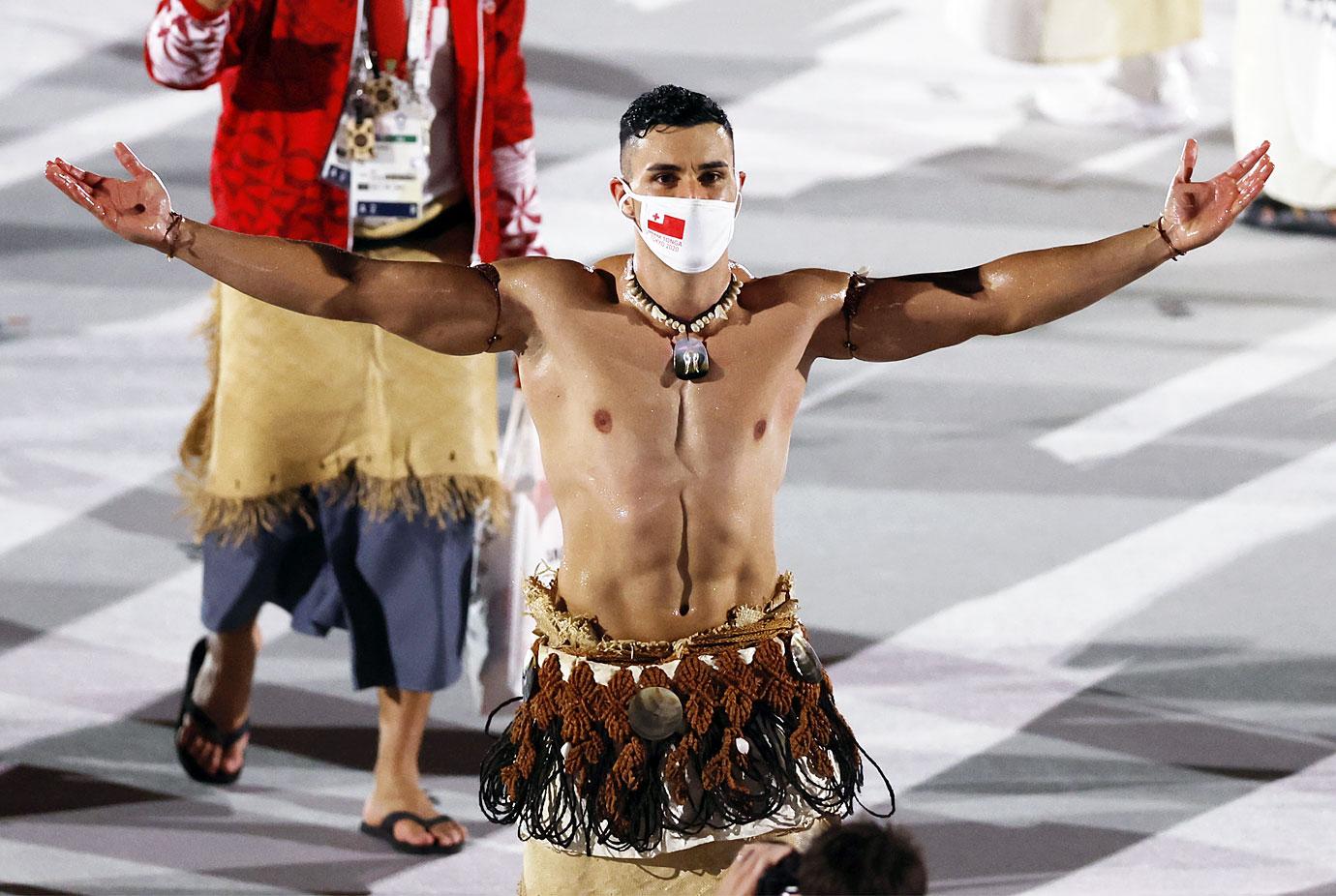 pita taufatofua tonga oiled up flag bearer returns for tokyo olympics