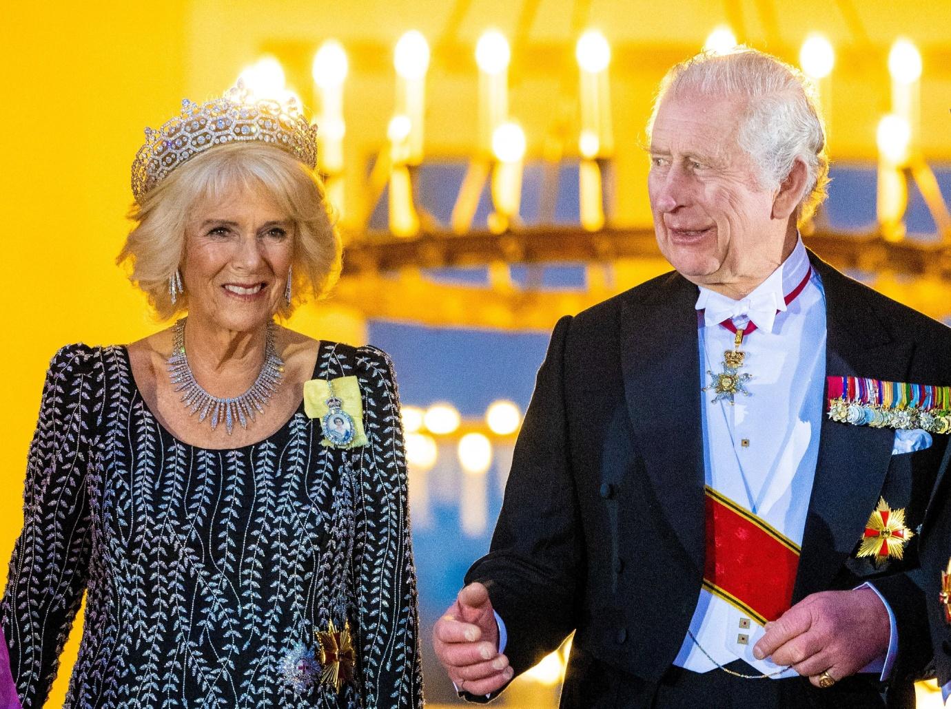 queen elizabeth years long rift king charles affair queen camilla