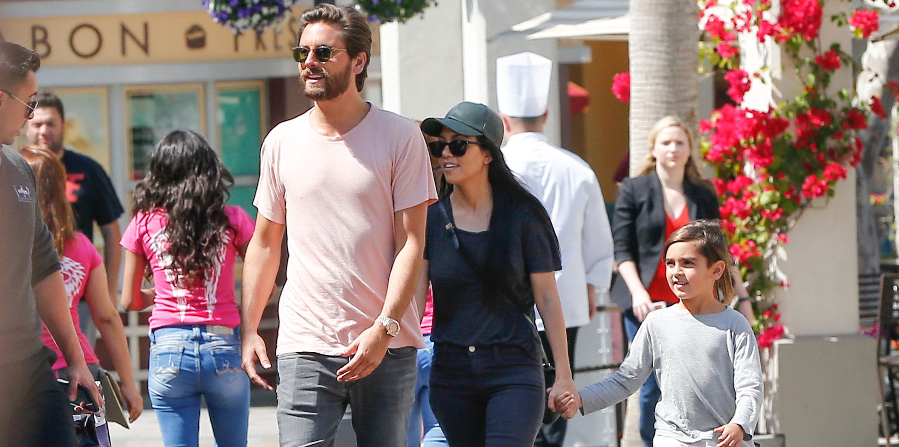 Kourtney kardashian scott disick mason penelope universal trip