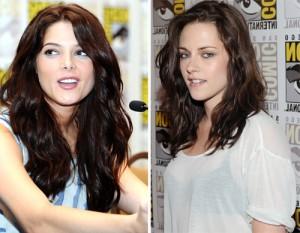 2011__07__Ashley_Greene_Kristen_Stewart_July29newsbt 300×233.jpg