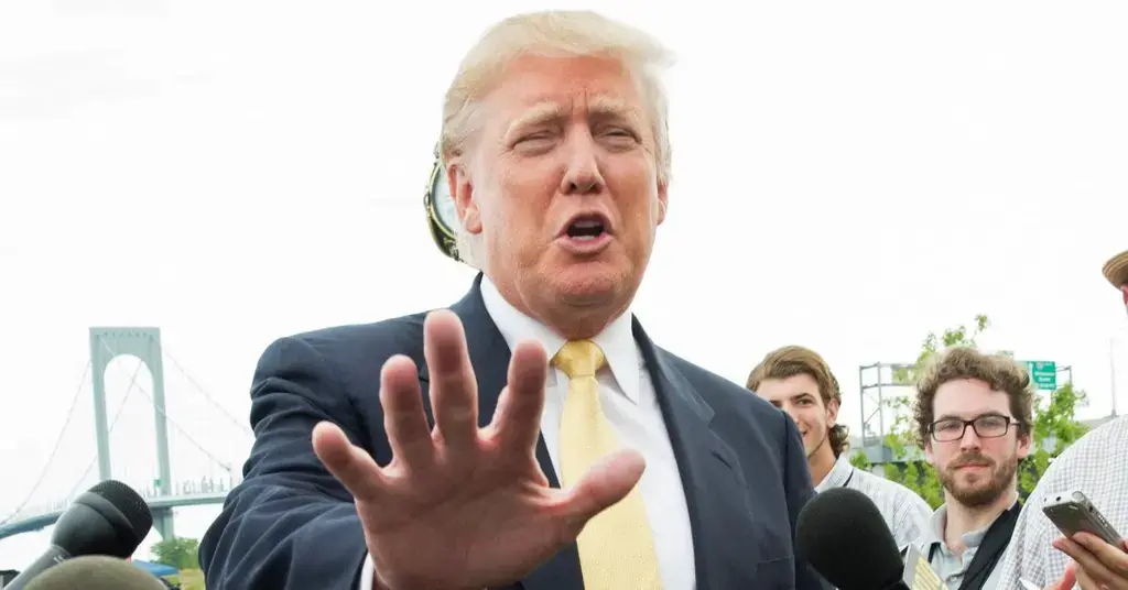 donald trump caught awkwardly waving nobody wisconsin crowd size