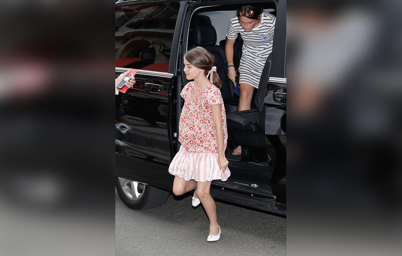 Katie Holmes arriving at her hotel in Paris during the fashion week 2018