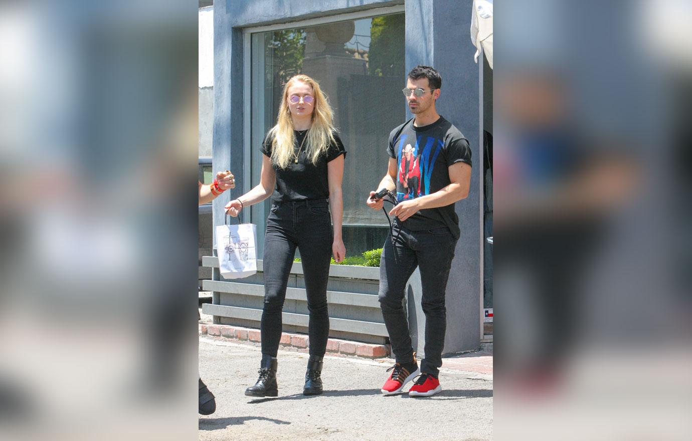 Joe Jonas Girlfriend Sophie Turner Flirty Behavior 05