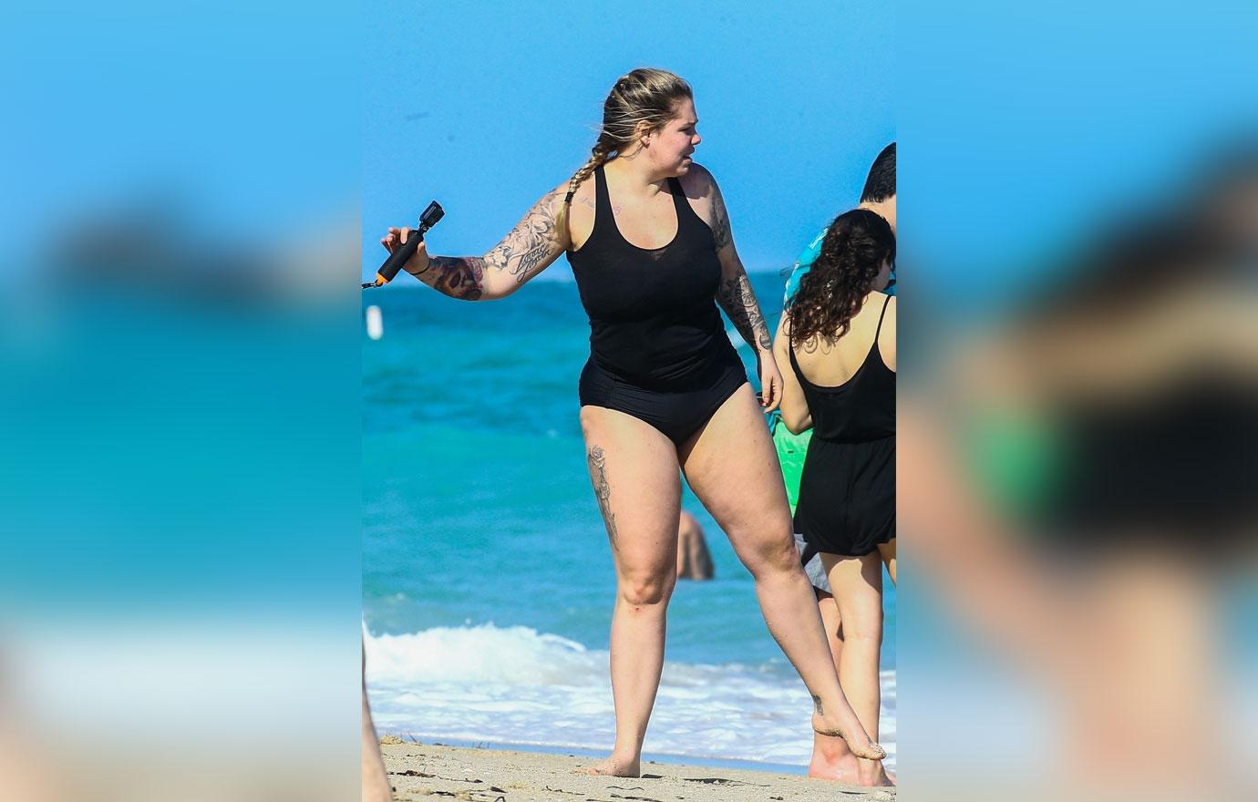 *EXCLUSIVE* Kailyn Lowry hits the beach with Baby Lux in Miami