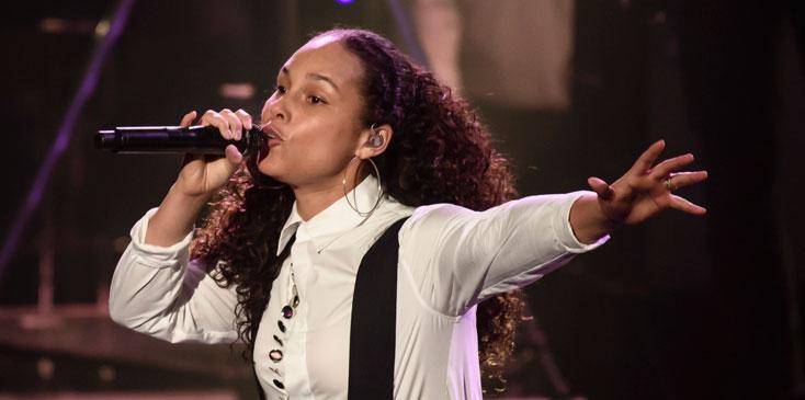 The voice coach alicia keys throws shade gwen stefani blake shelton 1