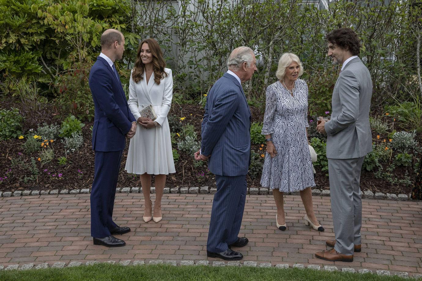 queen elizabeth and world leaders at the g summit