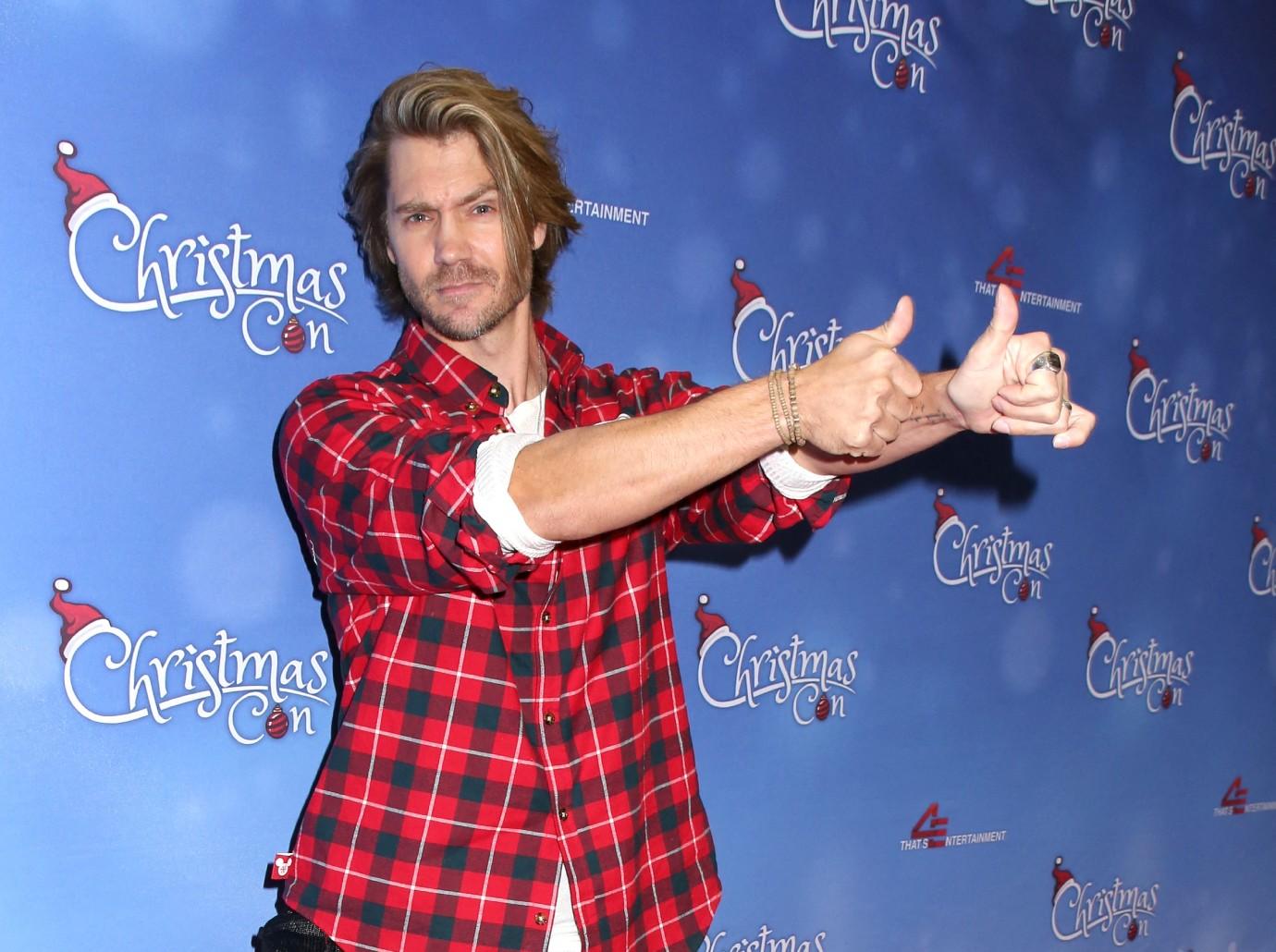 Chad Michael Murray Shows Off Shirtless Body, Flaunts Abs