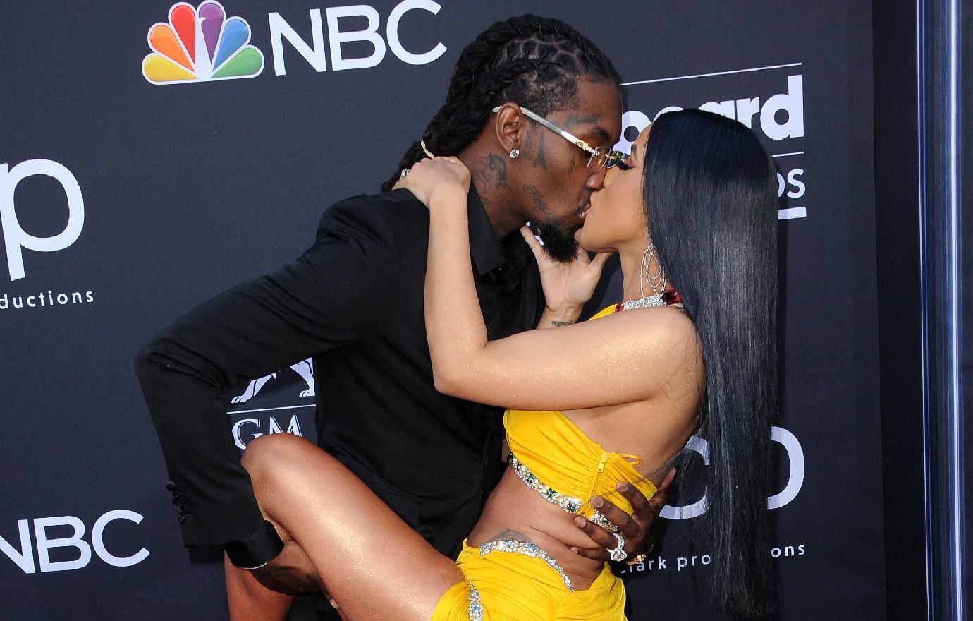 offset accuses estranged wife cardi b sleeping someone else pregnant