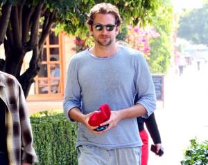 2010__08__6_Bradley_Cooper_080610main 300&#215;239.jpg