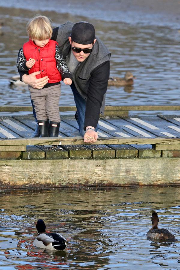 michael buble son noah feeding ducks