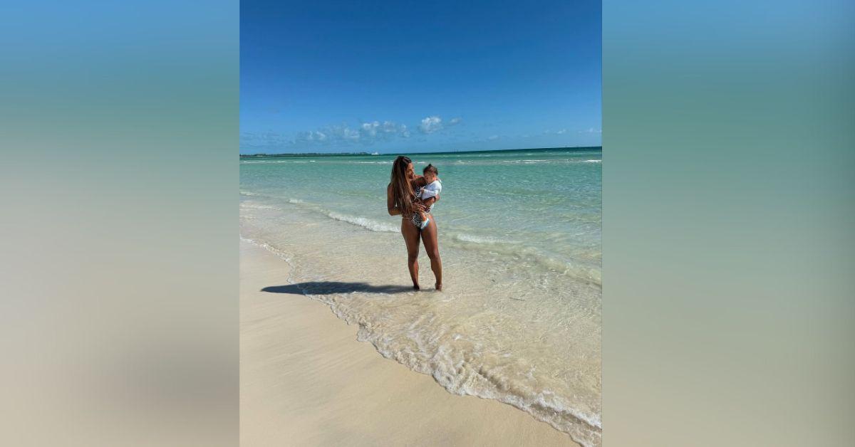 serena williams shares sweet beach photos adira