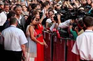 2010__07__Angelina_Jolie_July26_27 300×199.jpg