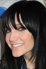 2010__02__ashleesimpson 150×225.jpg