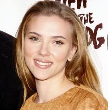 2010__01__scarlett_johansson_jan20newsne 221×225.jpg