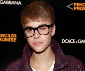 2011__09__Justin Bieber Sept12newsbt 300×294.jpg