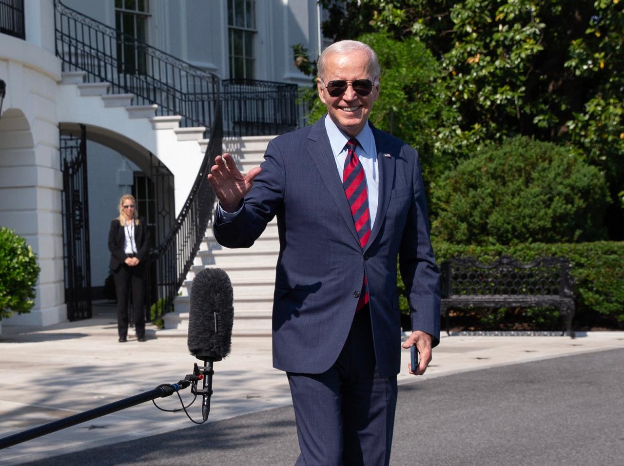 Joe Biden Is Not Dead: President Seen Boarding Air Force One