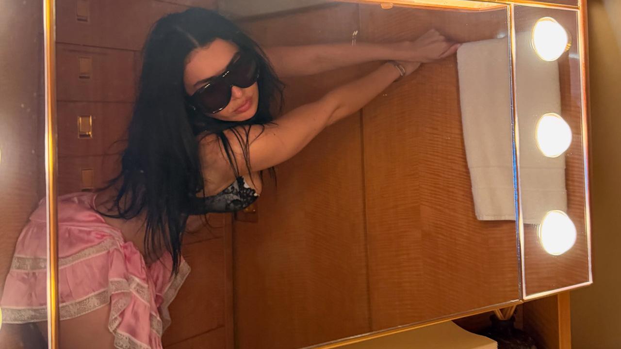 Image of The star's fans gushed over the singer in the comments section. 