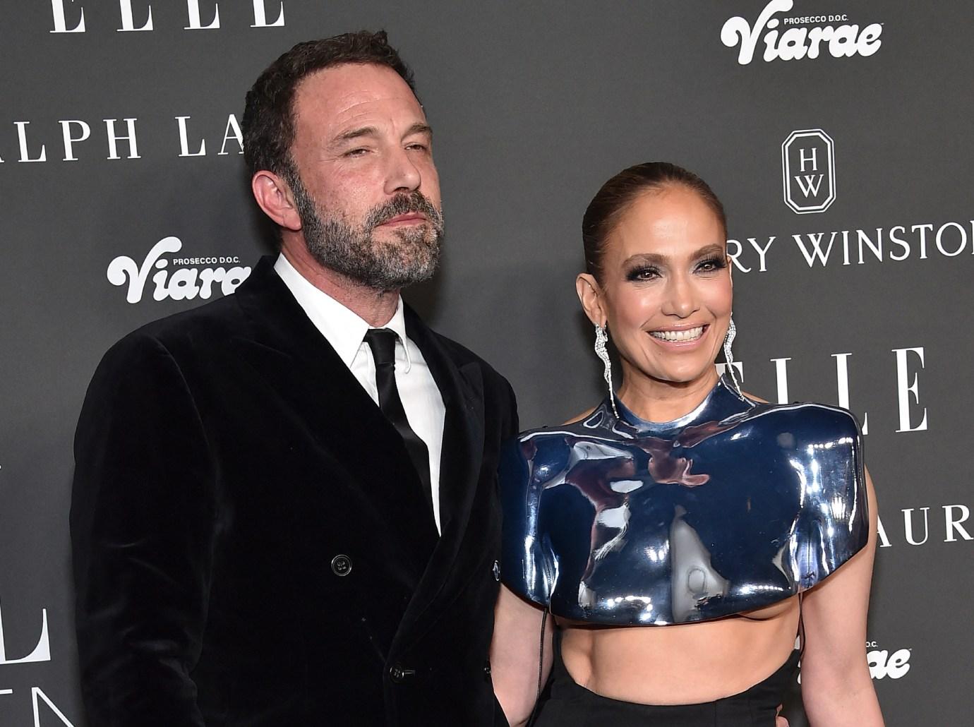 ben affleck jennifer lopez sit matt damon alleged feud photo