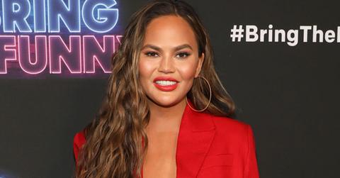 Chrissy Teigen Botox Armpits