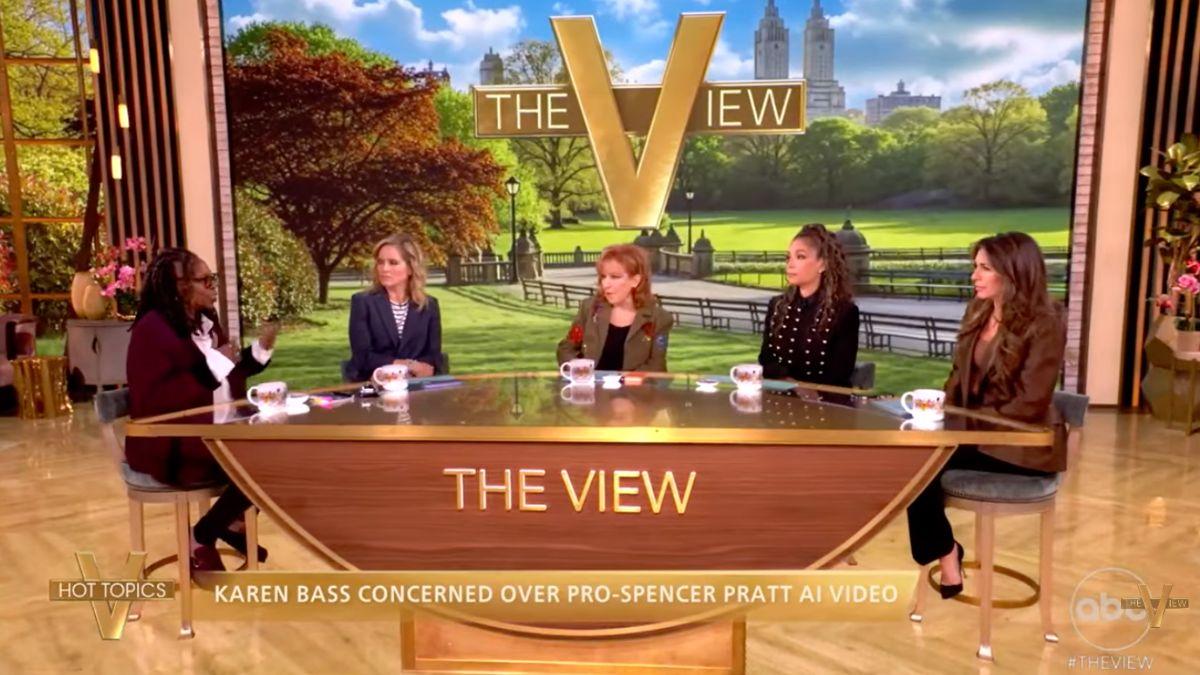 Photo of Sunny Hostin criticized the reality star for comparing himself to Barack Obama.