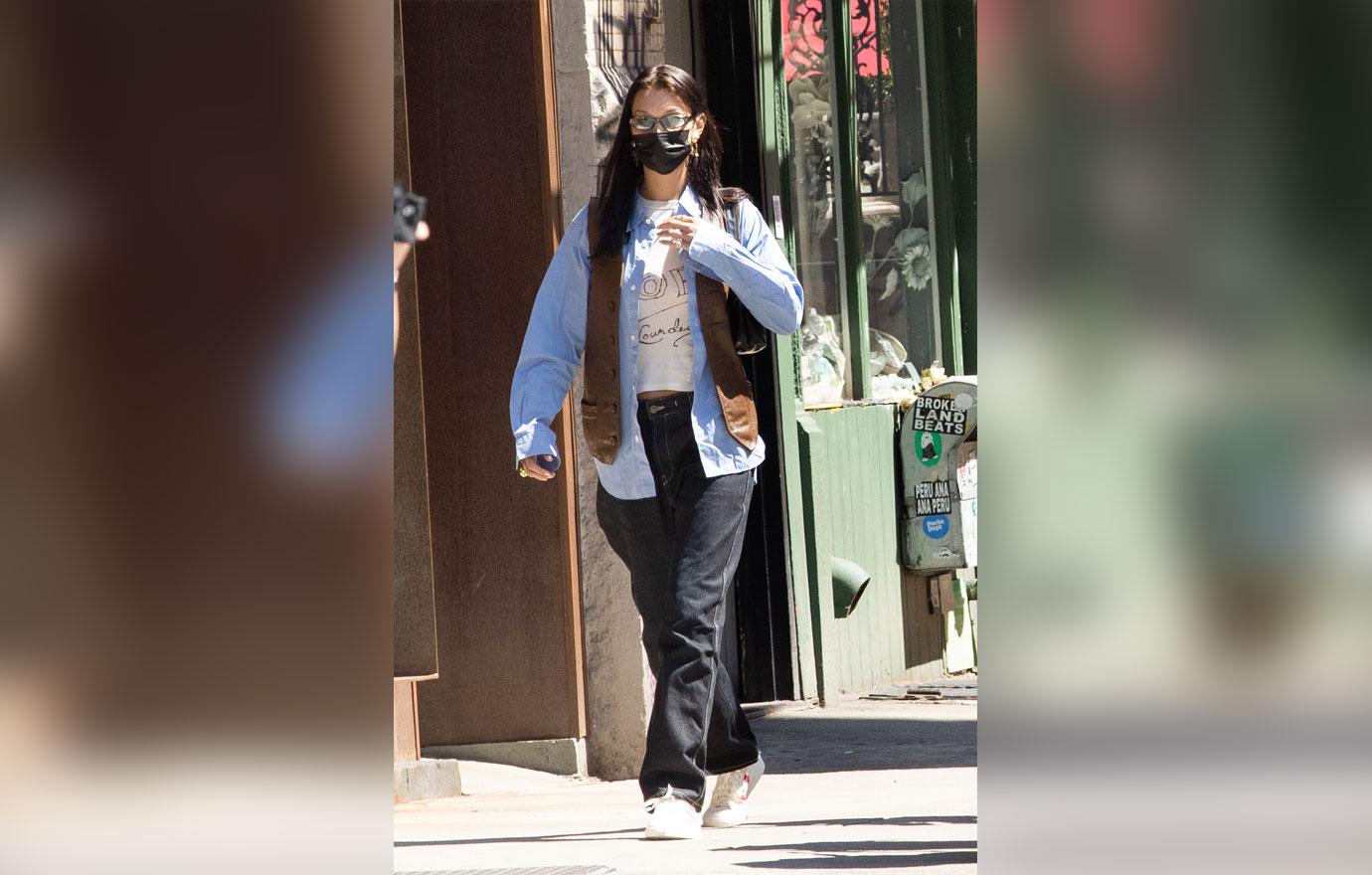 bella hadid and gigi hadid enjoy a leisurely stroll with gigi's daughter  khai in new york city-201022_3