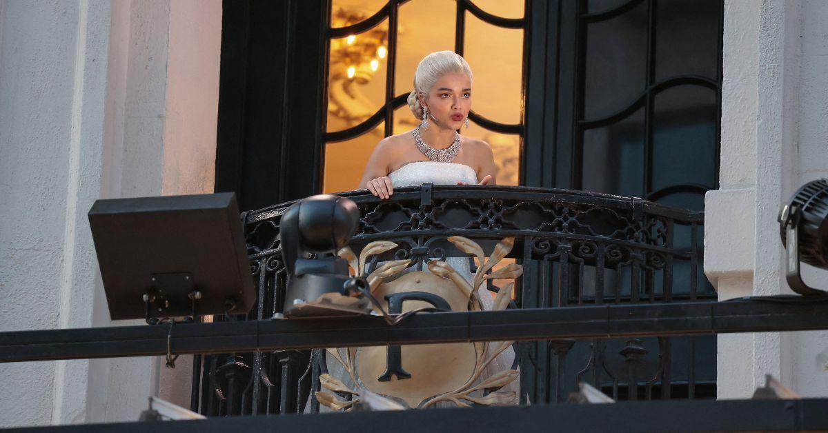 Jessica Alba Supports Rachel Zegler In Show Despite 'Snow White' Drama