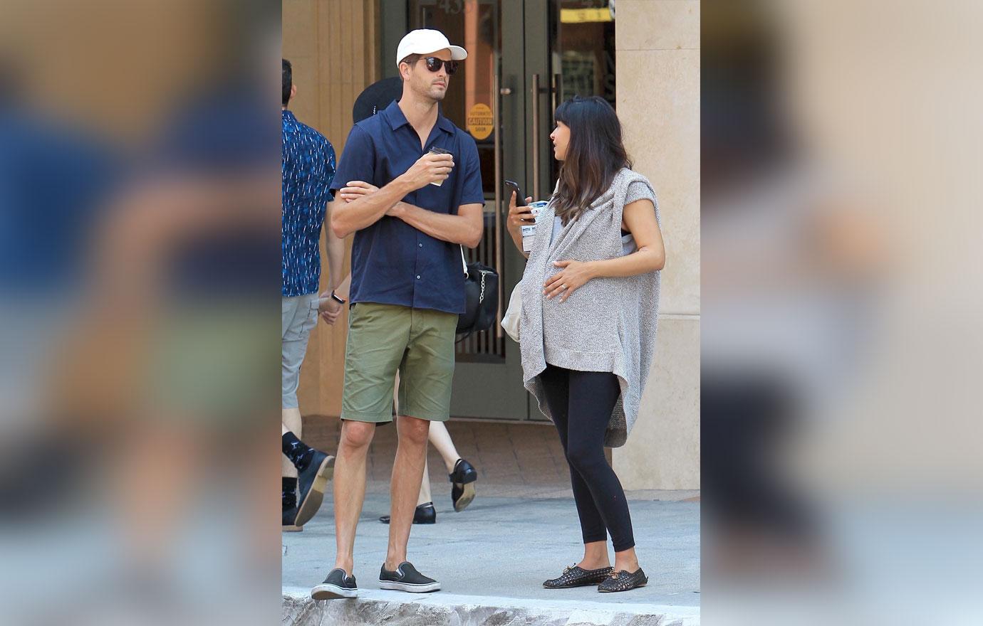 Hannah Simone Pregnant New Girl Photos 07