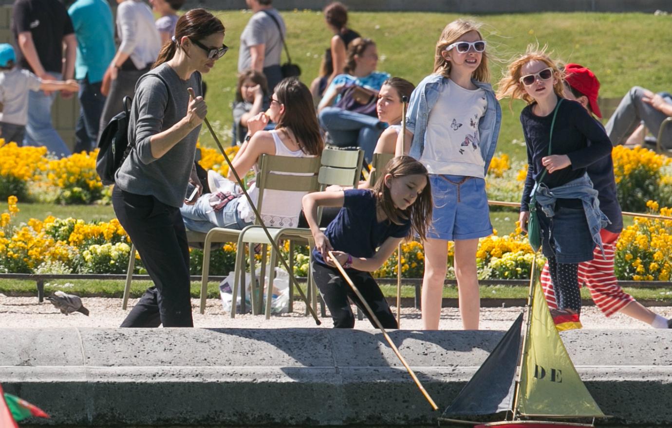 Jennifer Garner and daughter Seraphina Affleck are seen at 'Jardins du Luxembourg' on May 6, 2016 in Paris, France.