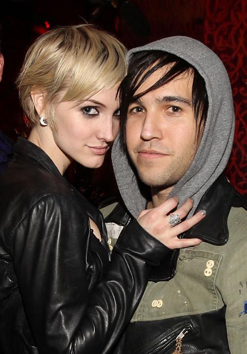 2011__02__Ashlee_Simpson_Pete_Wentz_Feb9_7625425.jpg