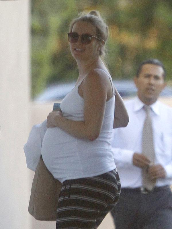 Leighton meester baby bump pregnant 08