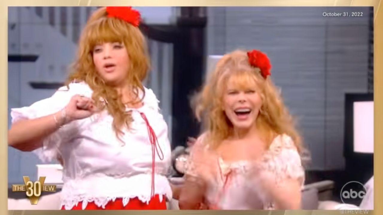 Photo of Ana Navarro dances with Charo in 2022.