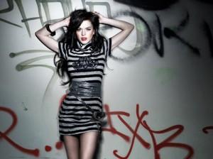 2010__09__Lindsay_Lohan_Fornarina_Sept15 300×224.jpg